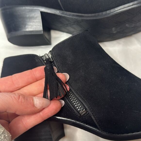 Vionic Black Ankle Booties with Suede Finish. Size 8.5. - Picture 5 of 8